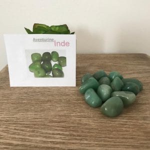 Plusieurs Aventurines disposées sur une table