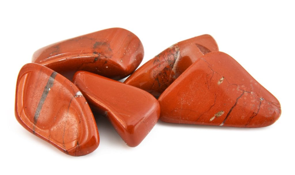 plusieurs jaspes rouges