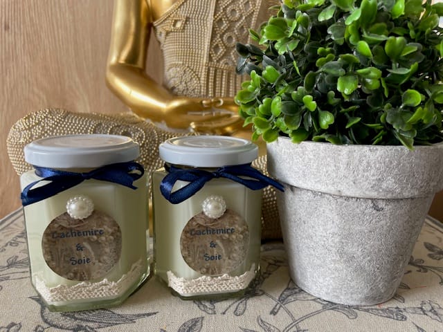 Bougie artisanale , senteur Cachemire & Soie. – Image 2
