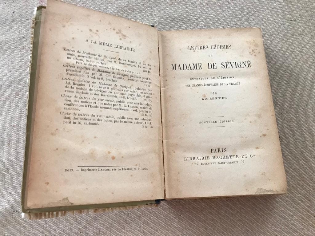 Livre ouvert - Lettres choisies de Madame de Sevigné