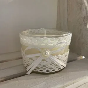Bougie broderie fait main avec ruban et imitation perle de culture senteur Linge propre 150gr