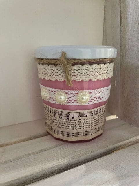 Bougie naturelle en pot de 245gr, dentelle et partition