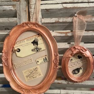 Duo de cadres en plâtre rose gold & anciennes cartes postales