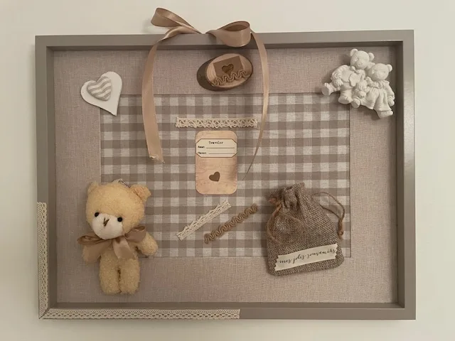 Cadre nounours en bois à suspendre.