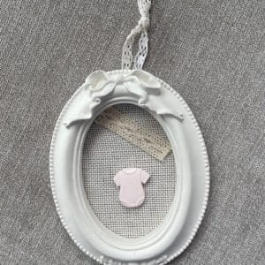 Cadre layette en plâtre à suspendre