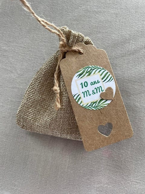 Produits personnalisables. Ici sachet de poudre pour aspirateur ou mini bougie.