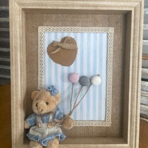 Cadre Enfant à Poser – Madame Nounours et ses Ballons Macarons.